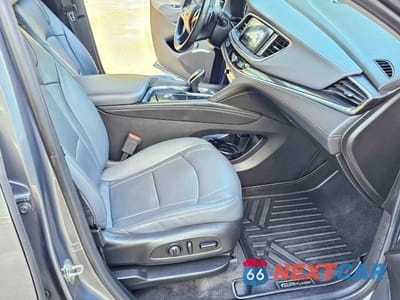 Piąte zdjęcie samochodu w środku: 2020 BUICK ENCLAVE ESSENCE VIN:5GAERBKW2LJ273434 - miniatura