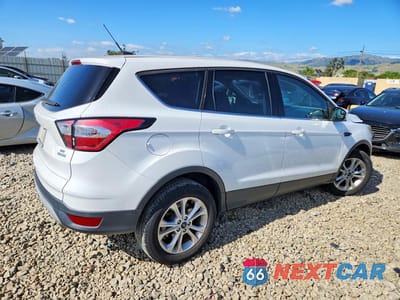 Trzecie zdjęcie samochodu z tyłu: 2017 FORD ESCAPE SE VIN:1FMCU0GD3HUC27127 - miniatura