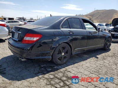 Trzecie zdjęcie samochodu z tyłu: 2011 MERCEDES-BENZ C 300 VIN:WDDGF5EB1BR140440 - miniatura
