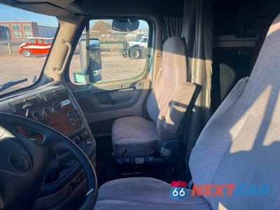 Zdjęcie 9 z 10 samochodu: 2013 KENWORTH CONSTRUCTION T660 VIN:1XKAD49X9DJ345581 - miniatura