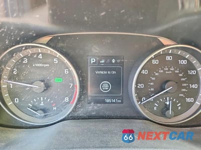 Zdjęcie 9 z 13 samochodu: 2017 HYUNDAI ELANTRA LIMITED VIN:KMHD84LF1HU146828 - miniatura