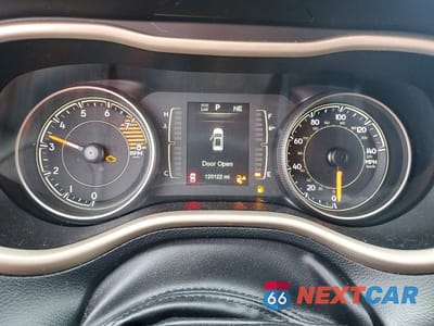 Zdjęcie 9 z 13 samochodu: 2016 JEEP CHEROKEE LATITUDE VIN:1C4PJMCS6GW259941 - miniatura