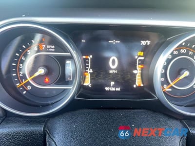 Zdjęcie 8 z 10 samochodu: 2018 JEEP WRANGLER UNLIMITED SPORT VIN:1C4HJXDG5JW273787 - miniatura