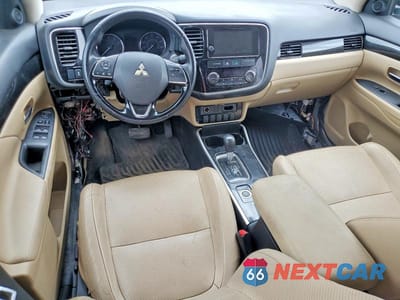 Zdjęcie 8 z 12 samochodu: 2017 MITSUBISHI OUTLANDER SE VIN:JA4AZ3A30HZ049351 - miniatura
