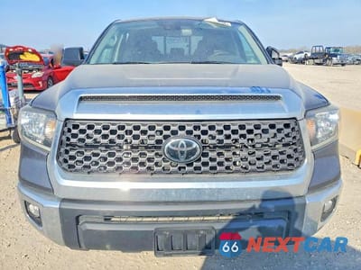 Piąte zdjęcie samochodu w środku: 2021 TOYOTA TUNDRA SR5 VIN:5TFCY5F15MX027517 - miniatura