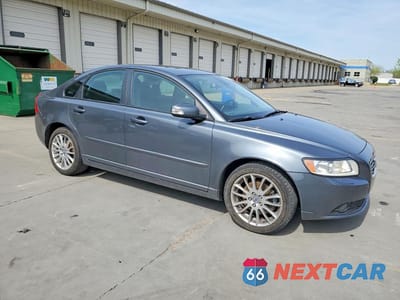 Czwarte zdjęcie samochodu z boku: 2010 VOLVO S40 VIN:YV1390MS6A2486313 - miniatura