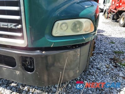 Zdjęcie 9 z 10 samochodu: 2016 MACK 600 CXU600 VIN:1M1AW01X9GM008504 - miniatura