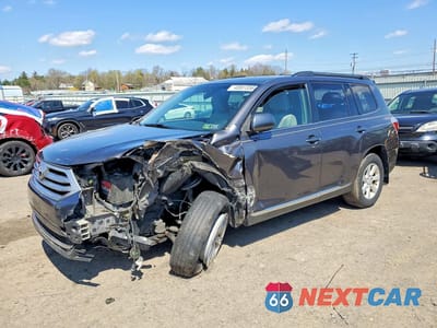 2013 TOYOTA HIGHLANDER BASE 5TDBK3EH1DS202674 - główne zdjęcie licytacji z USA - miniatura