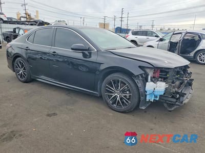 Czwarte zdjęcie samochodu z boku: 2024 TOYOTA CAMRY HYBRID SE VIN:4T1S31AK9RU621017 - miniatura