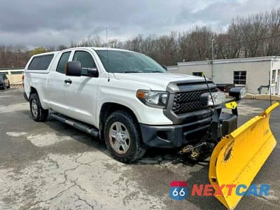 Czwarte zdjęcie samochodu z boku: 2018 TOYOTA TUNDRA SR VIN:5TFUY5F19JX762520 - miniatura