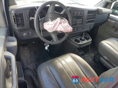 Zdjęcie 8 z 14 samochodu: 2024 CHEVROLET EXPRESS 2500 CARGO DELIVERY VAN VIN:1GCWGAFP0R1289372 - miniatura