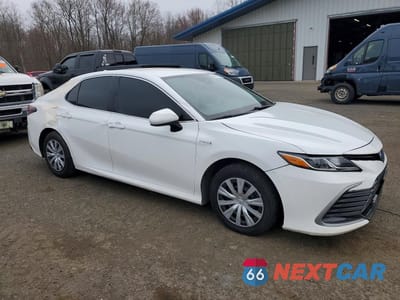 Czwarte zdjęcie samochodu z boku: 2021 TOYOTA CAMRY HYBRID LE VIN:4T1C31AKXMU556286 - miniatura