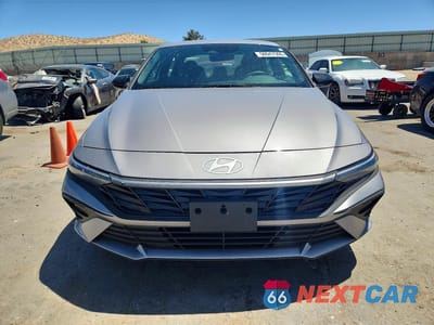 Piąte zdjęcie samochodu w środku: 2025 HYUNDAI ELANTRA SEL SPORT VIN:KMHLM4DG6SU938740 - miniatura