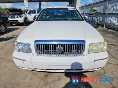 Piąte zdjęcie samochodu w środku: 2010 MERCURY GRAND MARQUIS LS VIN:2MEBM7FV7AX601772 - miniatura