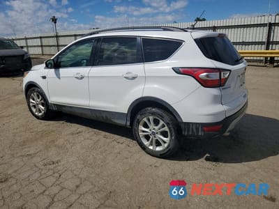 Drugie zdjęcie samochodu z przodu: 2018 FORD ESCAPE SE VIN:1FMCU9GDXJUC89165 - miniatura