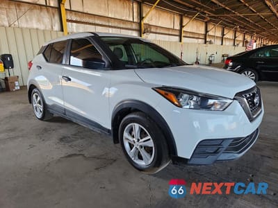 Czwarte zdjęcie samochodu z boku: 2020 NISSAN KICKS S VIN:3N1CP5BV6LL539621 - miniatura