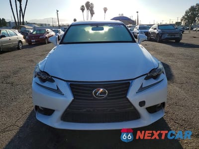 Piąte zdjęcie samochodu w środku: 2016 LEXUS IS 200T VIN:JTHBA1D22G5004439 - miniatura