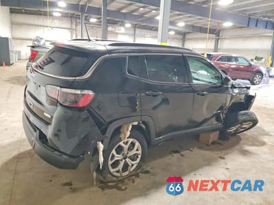 Trzecie zdjęcie samochodu z tyłu: 2025 JEEP COMPASS LATITUDE VIN:3C4NJDBN5ST617001 - miniatura