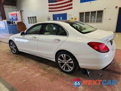 Drugie zdjęcie samochodu z przodu: 2015 MERCEDES-BENZ C 300 4MATIC VIN:55SWF4KB2FU031144 - miniatura
