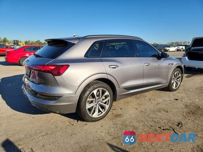 Trzecie zdjęcie samochodu z tyłu: 2021 AUDI E-TRON PREMIUM PLUS VIN:WA1LAAGEXMB010704 - miniatura