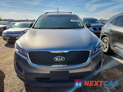 Piąte zdjęcie samochodu w środku: 2016 KIA SORENTO LX VIN:5XYPGDA37GG104662 - miniatura