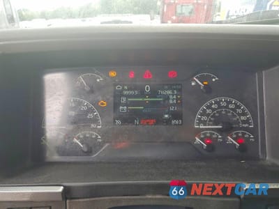 Zdjęcie 8 z 10 samochodu: 2020 VOLVO VNL SEMI TRUCK VIN:4V4NC9EH1LN226429 - miniatura