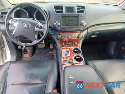 Zdjęcie 8 z 12 samochodu: 2012 TOYOTA HIGHLANDER HYBRID LIMITED VIN:JTEDC3EH4C2008860 - miniatura