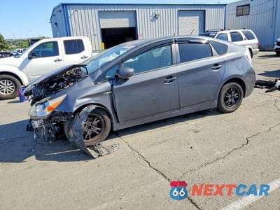 2013 TOYOTA PRIUS FOUR JTDKN3DUXD1643142 - główne zdjęcie licytacji z USA - miniatura