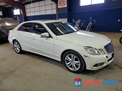 Czwarte zdjęcie samochodu z boku: 2011 MERCEDES-BENZ E 350 4MATIC VIN:WDDHF8HB4BA379254 - miniatura