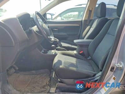 Zdjęcie 7 z 12 samochodu: 2016 MITSUBISHI OUTLANDER SE VIN:JA4AD3A33GZ006328 - miniatura