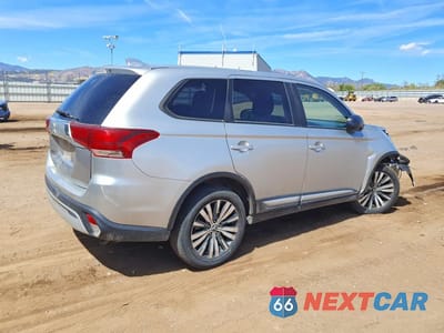 Trzecie zdjęcie samochodu z tyłu: 2020 MITSUBISHI OUTLANDER SE VIN:JA4AZ3A36LZ017545 - miniatura