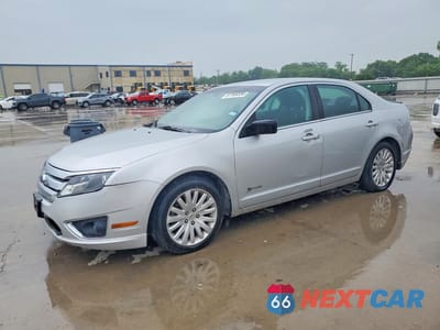 2010 FORD FUSION HYBRID 3FADP0L32AR151299 - główne zdjęcie licytacji z USA - miniatura
