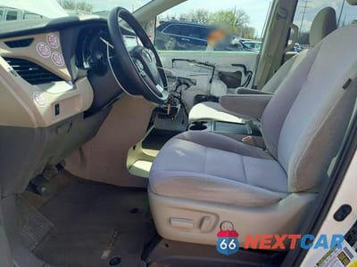Zdjęcie 7 z 14 samochodu: 2018 TOYOTA SIENNA LE 8-PASSENGER VIN:5TDKZ3DCXJS944178 - miniatura