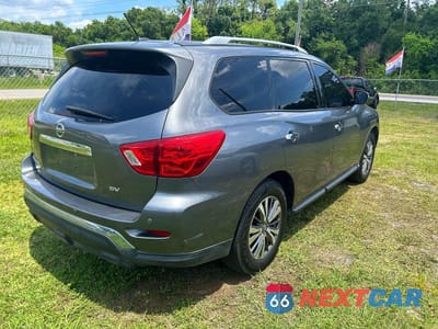 Czwarte zdjęcie samochodu z boku: 2018 NISSAN PATHFINDER SV VIN:5N1DR2MN9JC645704 - miniatura