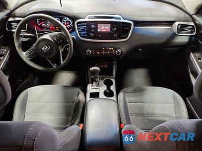 Zdjęcie 8 z 13 samochodu: 2016 KIA SORENTO VIN:5XYPGDA59GG061430 - miniatura
