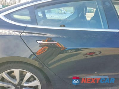 Zdjęcie 10 z 12 samochodu: 2018 TESLA MODEL 3 VIN:5YJ3E1EB8JF090435 - miniatura