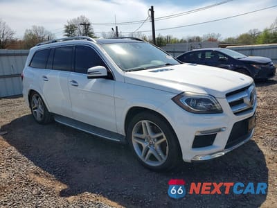 Czwarte zdjęcie samochodu z boku: 2015 MERCEDES-BENZ GL 550 4MATIC VIN:4JGDF7DE7FA587603 - miniatura