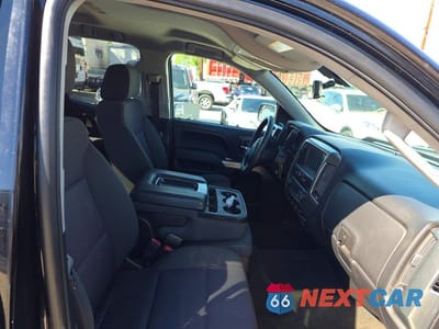 Piąte zdjęcie samochodu w środku: 2018 CHEVROLET SILVERADO C1500 LT VIN:1GCRCREC1JZ259602 - miniatura