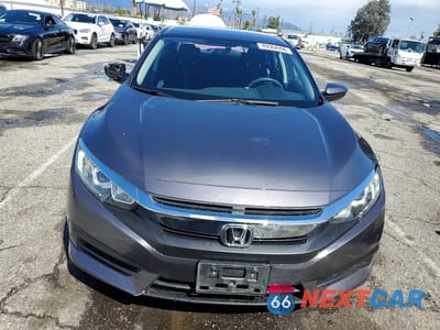 Piąte zdjęcie samochodu w środku: 2017 HONDA CIVIC LX VIN:2HGFC2F52HH507913 - miniatura