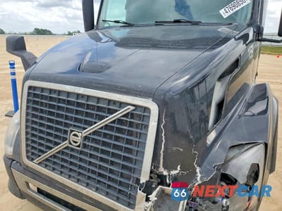 Zdjęcie 7 z 10 samochodu: 2016 VOLVO VNL SEMI TRUCK VIN:4V4NC9EG8GN933590 - miniatura