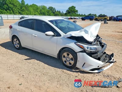 Czwarte zdjęcie samochodu z boku: 2017 KIA FORTE LX VIN:3KPFK4A73HE078914 - miniatura