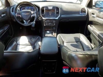 Zdjęcie 8 z 11 samochodu: 2016 CHRYSLER 300C VIN:2C3CCAKG4GH296624 - miniatura