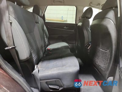 Zdjęcie 11 z 13 samochodu: 2016 KIA SORENTO VIN:5XYPGDA59GG061430 - miniatura
