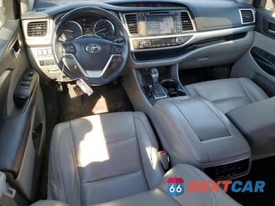 Zdjęcie 8 z 13 samochodu: 2018 TOYOTA HIGHLANDER XLE VIN:5TDJZRFH3JS882100 - miniatura