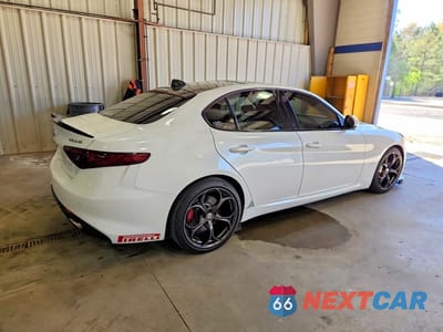 Trzecie zdjęcie samochodu z tyłu: 2017 ALFA ROMEO GIULIA TI VIN:ZARFAECN9H7537907 - miniatura