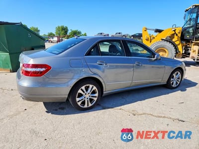 Trzecie zdjęcie samochodu z tyłu: 2011 MERCEDES-BENZ E 350 4MATIC VIN:WDDHF8HB2BA431335 - miniatura