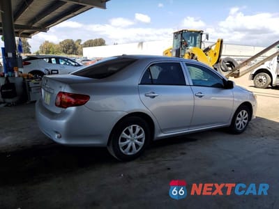 Trzecie zdjęcie samochodu z tyłu: 2010 TOYOTA COROLLA LE VIN:1NXBU4EE9AZ264316 - miniatura