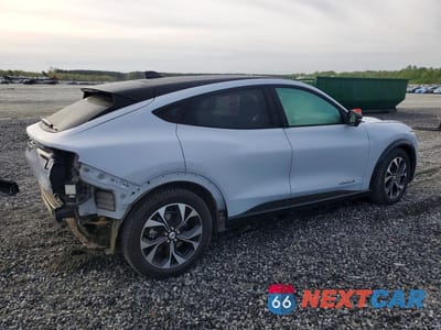 Trzecie zdjęcie samochodu z tyłu: 2022 FORD MUSTANG MACH-E PREMIUM VIN:3FMTK3SU2NMA13731 - miniatura