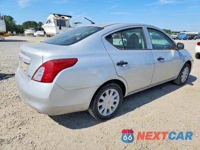 Trzecie zdjęcie samochodu z tyłu: 2013 NISSAN VERSA 1.6 S VIN:3N1CN7AP1DL869916 - miniatura