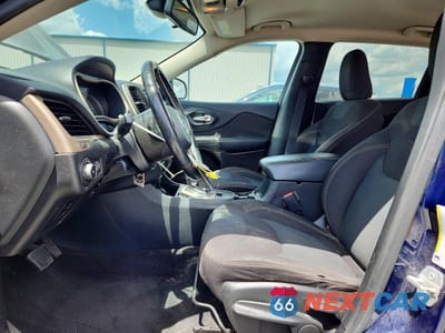 Zdjęcie 7 z 13 samochodu: 2016 JEEP CHEROKEE LATITUDE VIN:1C4PJLCB1GW135778 - miniatura